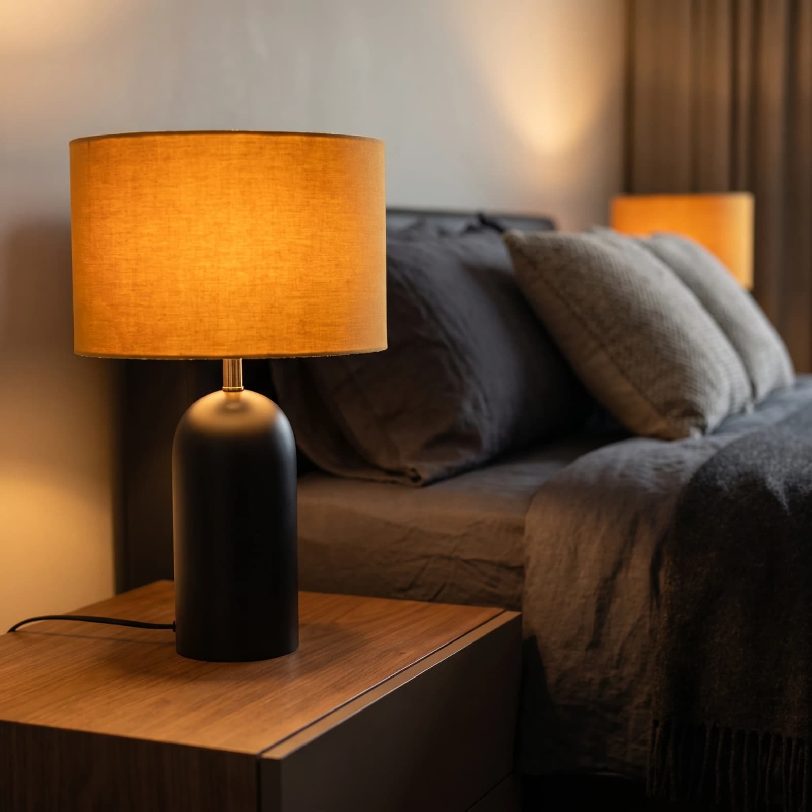 Obsidian Noir Golden Crown Accent Lamp 5