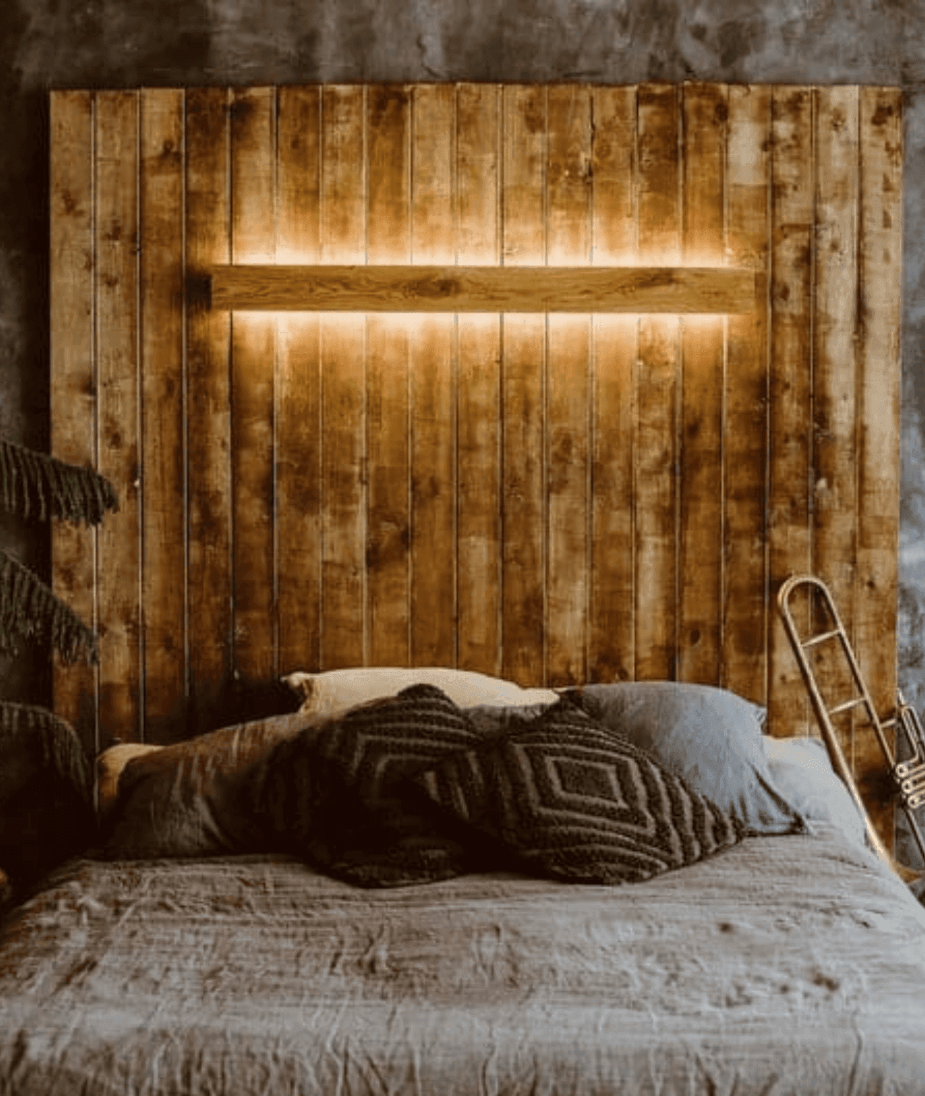 Handcrafted Linear Wall Lamp