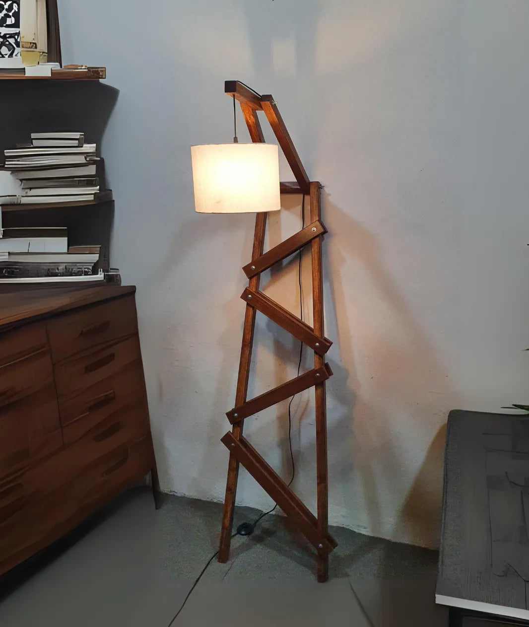 Wall Leaning Lamp