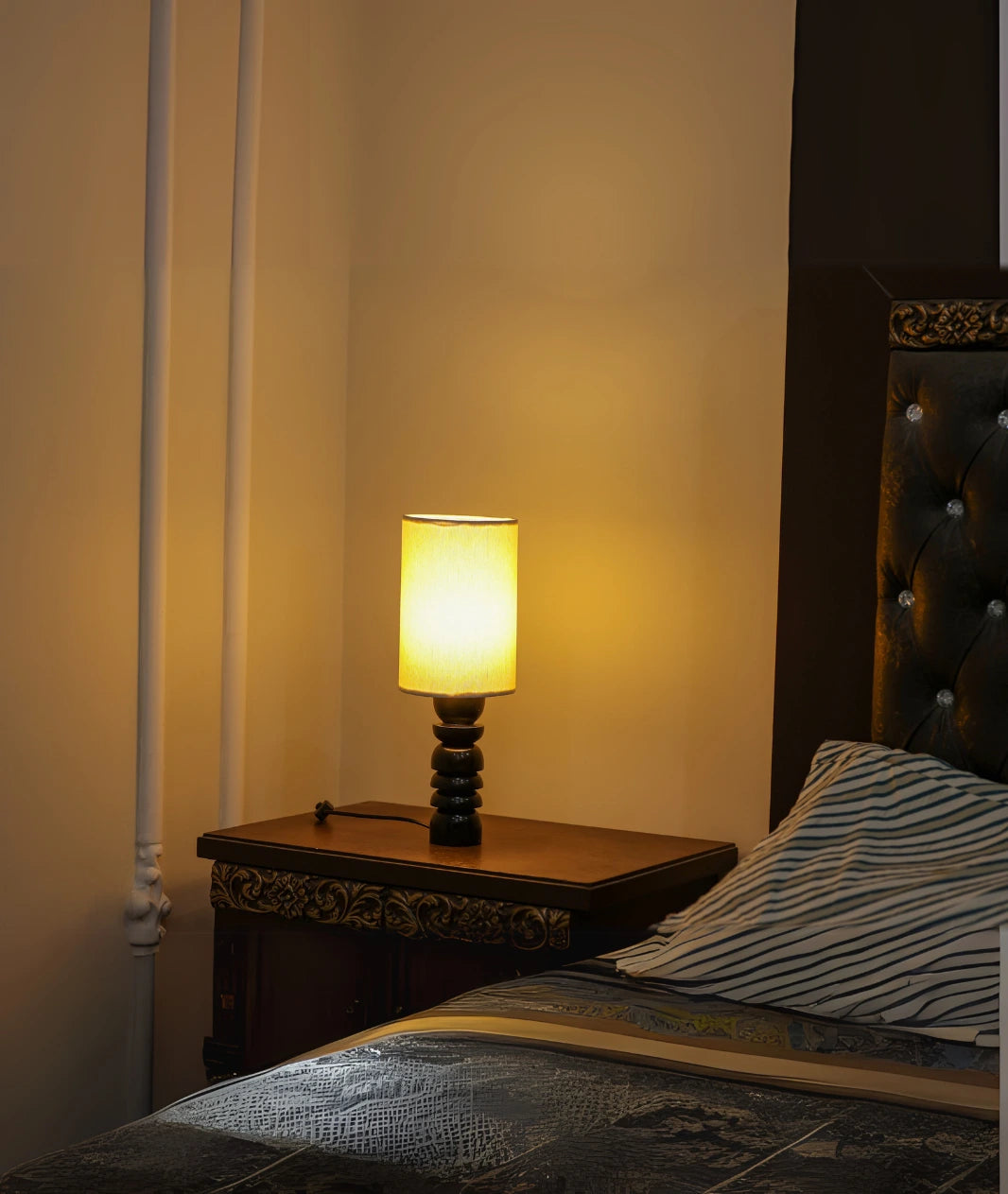 Hunter small wooden lamp in bedroom